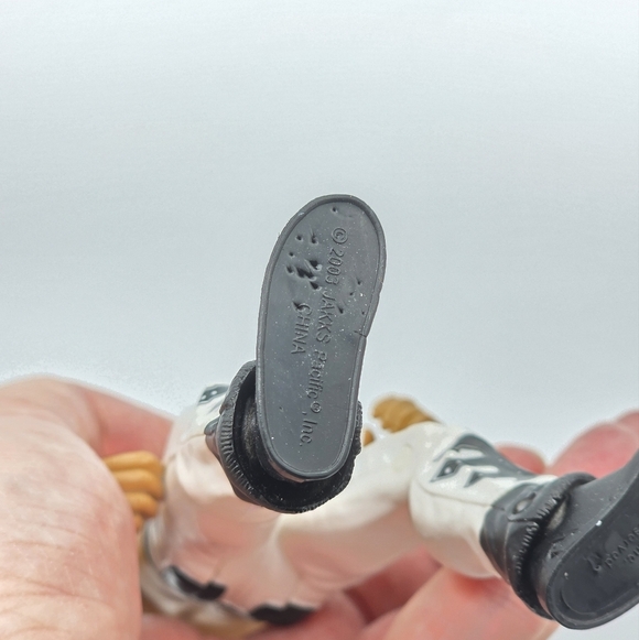 Vintage 2003 WWE WCW John Morrison Ruthless Aggression Wrestling Action Figure - Picture 4 of 6